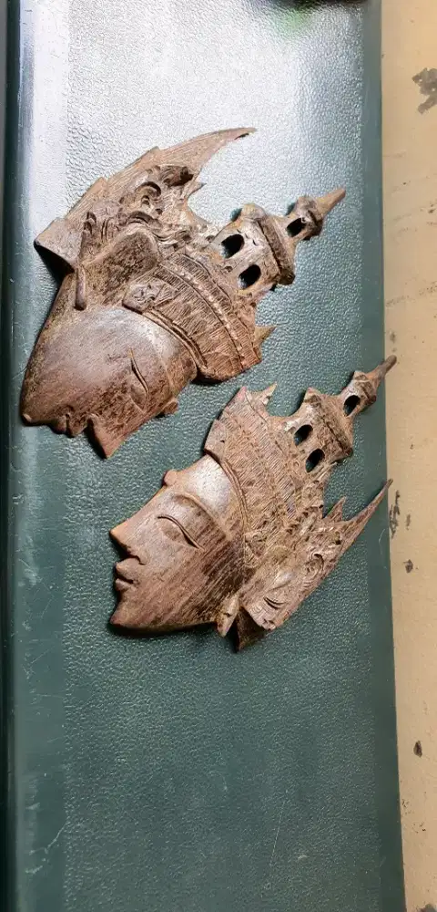 Pajangan dinding kayu