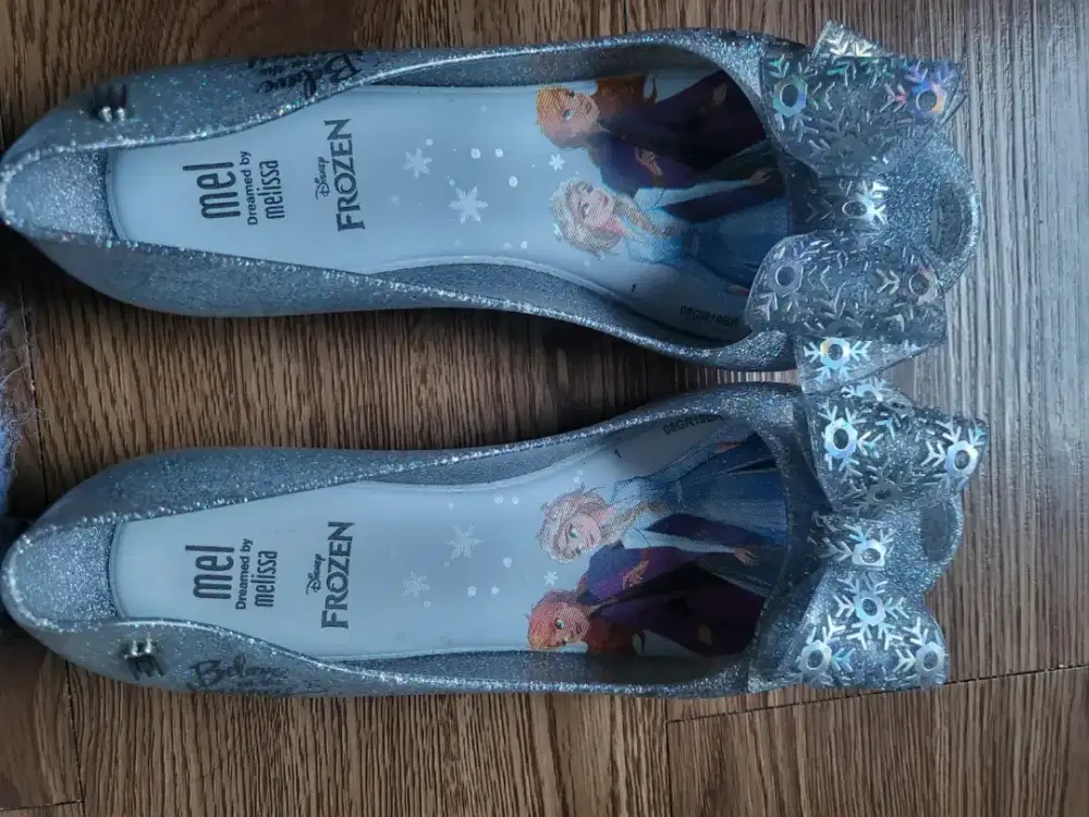 DIJUAL MINI MELISSA FROZEN KIDS SIZE 33