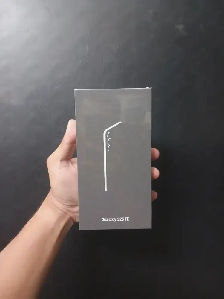 GALAXY S25 FE 8/256GB. FREE ADAPTOR 25W + STANDING GRIP CASE + SPEAKER