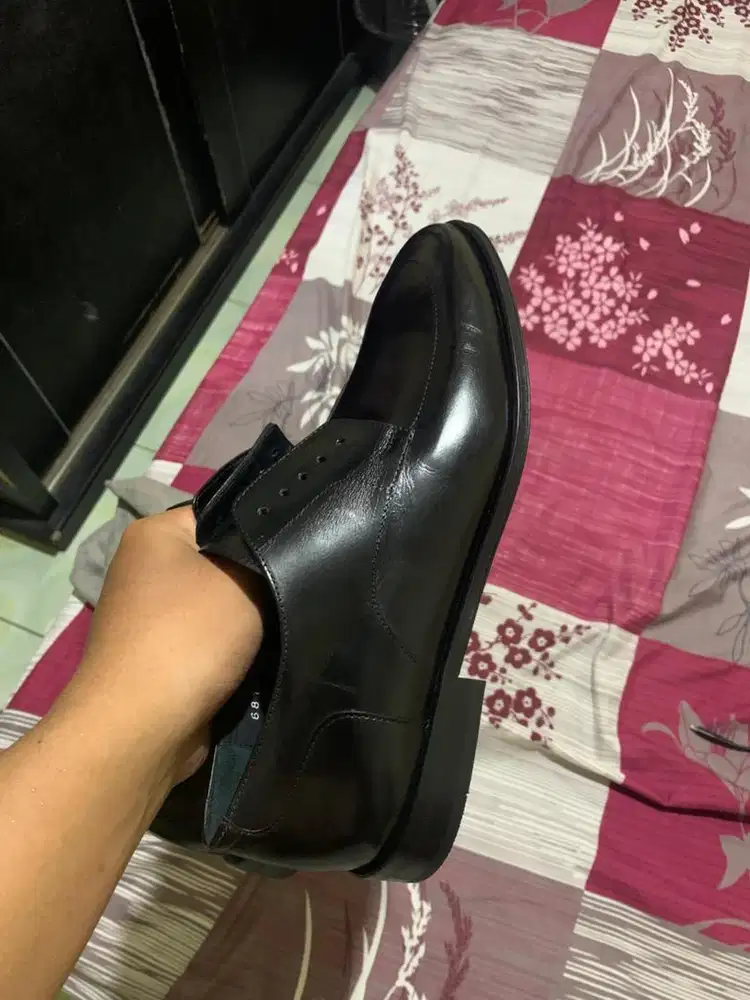 sepatu kerja / corrente