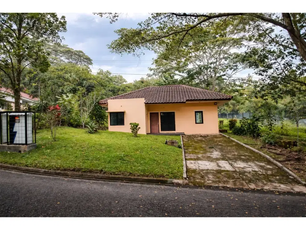 DIJUAL RUMAH BAGUS SIAP HUNI LAKESIDE HOMES NORTHRIDGE SENTUL CITY SSR015