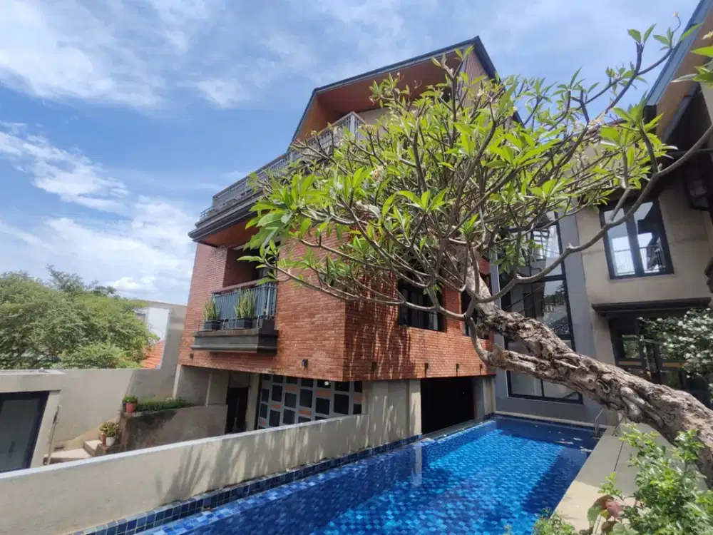 Rumah Hoek 3Lt Dengan Private Pool di Perum TNI AU Waringin Permai Cipinang Melayu