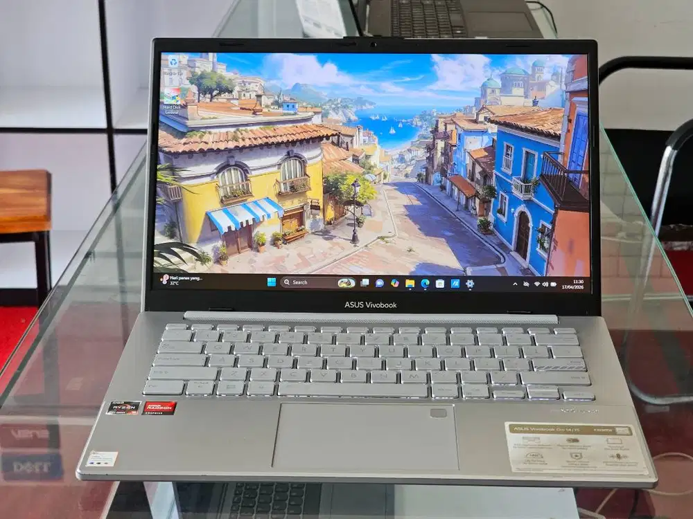 ASUS VIVOBOOK GO 14 E1404FA AMD Ryzen 5 7520U Ram 8 GB SSD 512 GB AMD