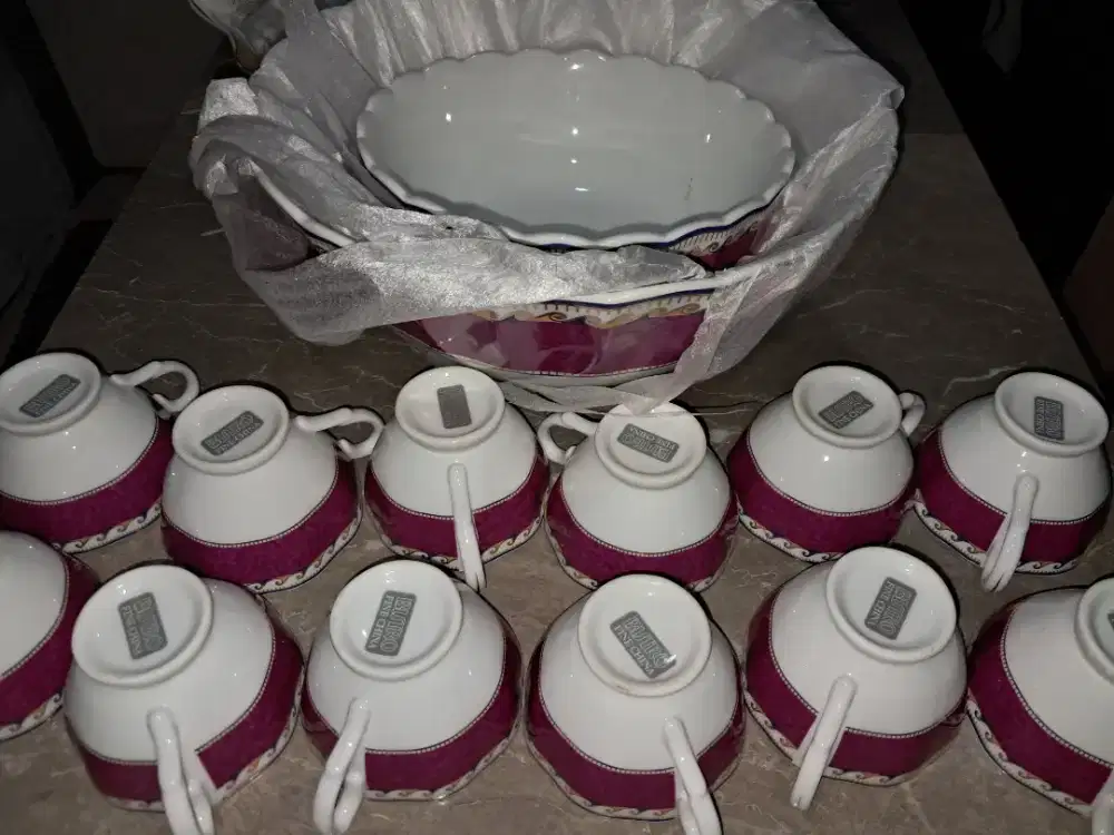 Set cangkir dan mangkok es buah