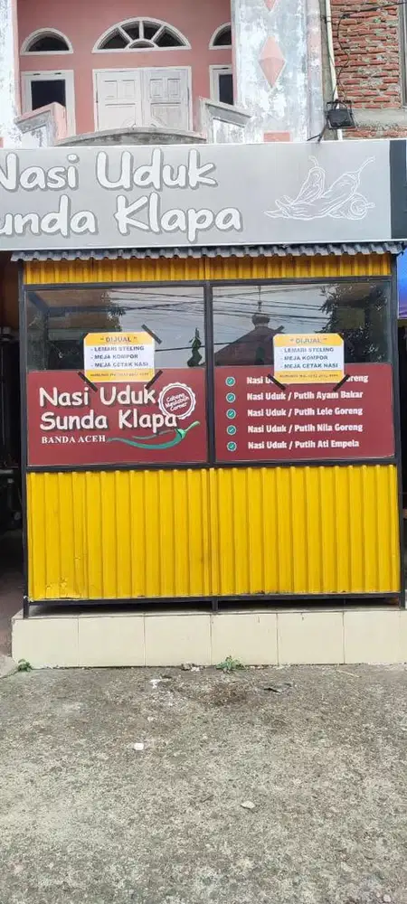 Rak jualan Nasi Uduk Sunda Kelapa