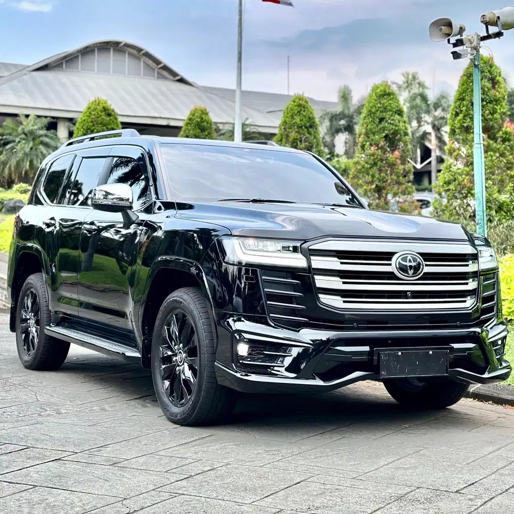 (CASH) Toyota Land Cruiser 300 VXR 2023