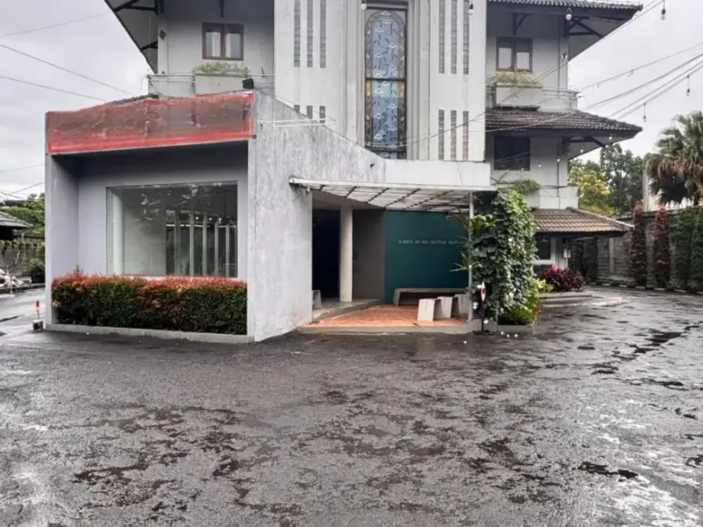 Dijual Hotel Pasteur Bandung, Cafe & Kolam Renang