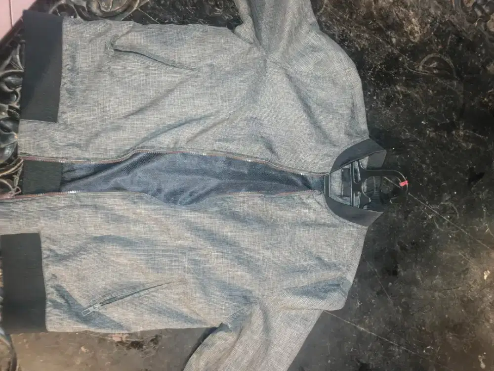 borong sepatu skechers dan bomber flanel polo zara uniqlo