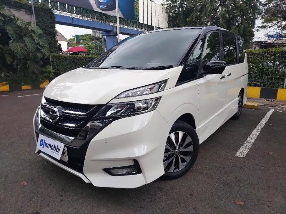 LOW DP Nissan Serena 2.0 Highway Star Bensin-AT 2023 ROR