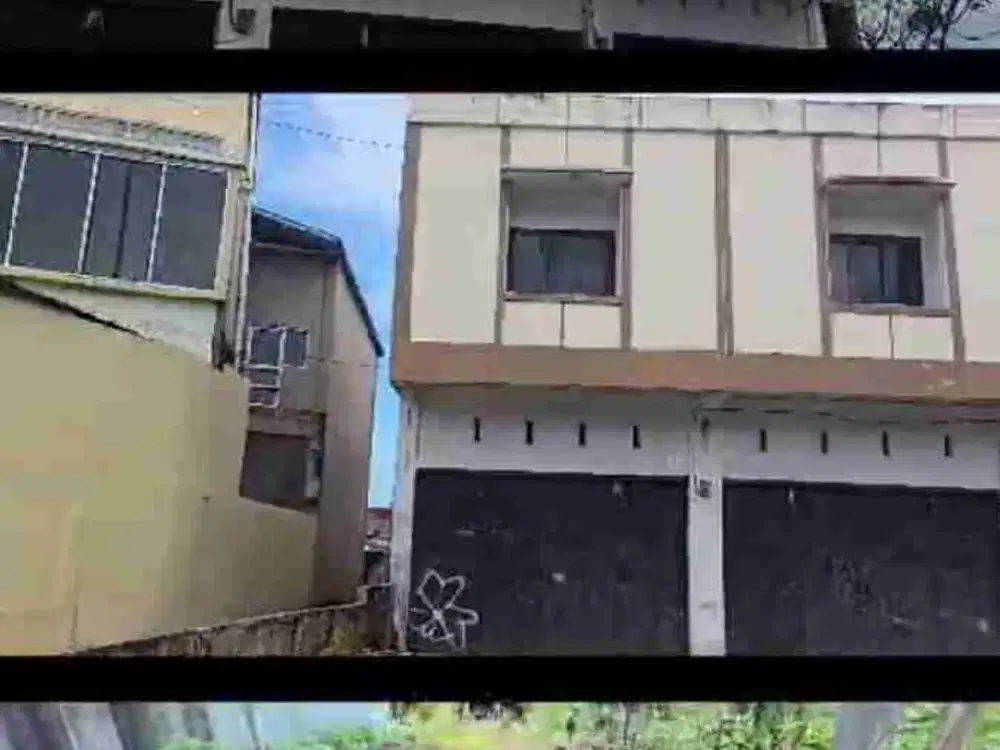 Ruko Tamanggapa Raya
1. Lantai 1 (4,5x18)  Lantai 2 (4,5x19,5) 
Rp. 800 jt/unt
Ada 2 unt= 1,6 M.
2. Lantai 1 (5x18) 
Lantai 2 (5x19,5). 
Harga Rp. 900 jt/unt.
Ada 1 unt. 
Total harga (3unt) ruko Rp. 2,5 M