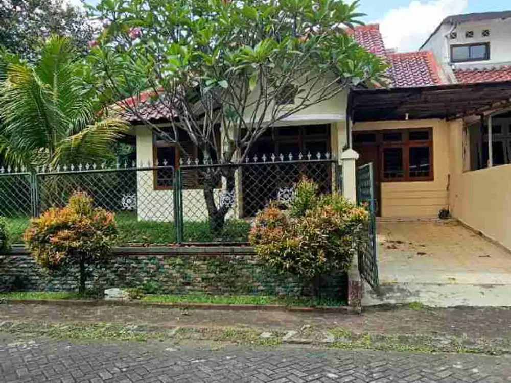 Dijual. murah rumah luas full. furnish posisi hook harga se NJOP Di raffles hills, harjamukti, Depok