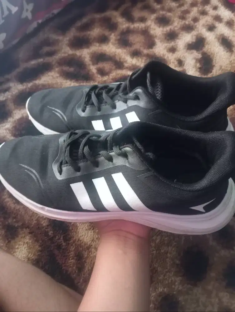 Jual sepatu bekas