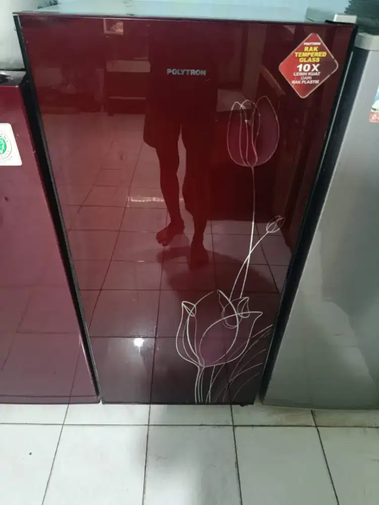 Kulkas 1 pintu merek Polytron