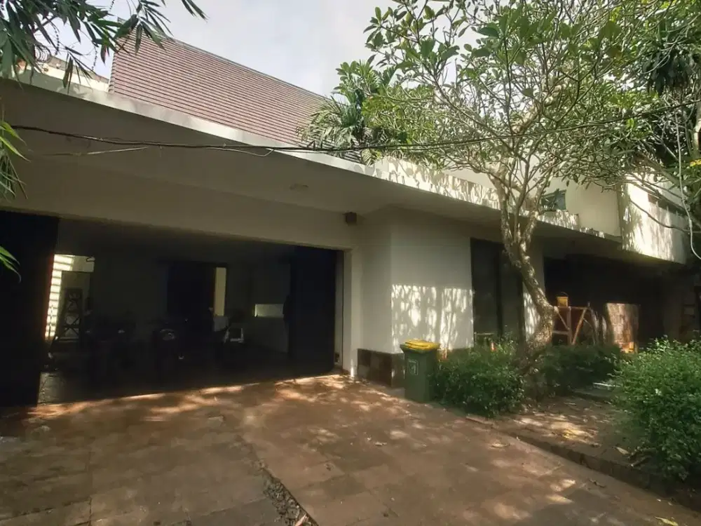 FOR RENT: LUXURY HOUSE IN KEMANG DALAM – Elite Neighborhood & Walking Distance to New Zealand School Jakarta