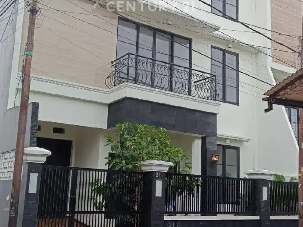 RUMAH BARU 3 LANTAI DI  KALIBATA JAKARTA SELATAN