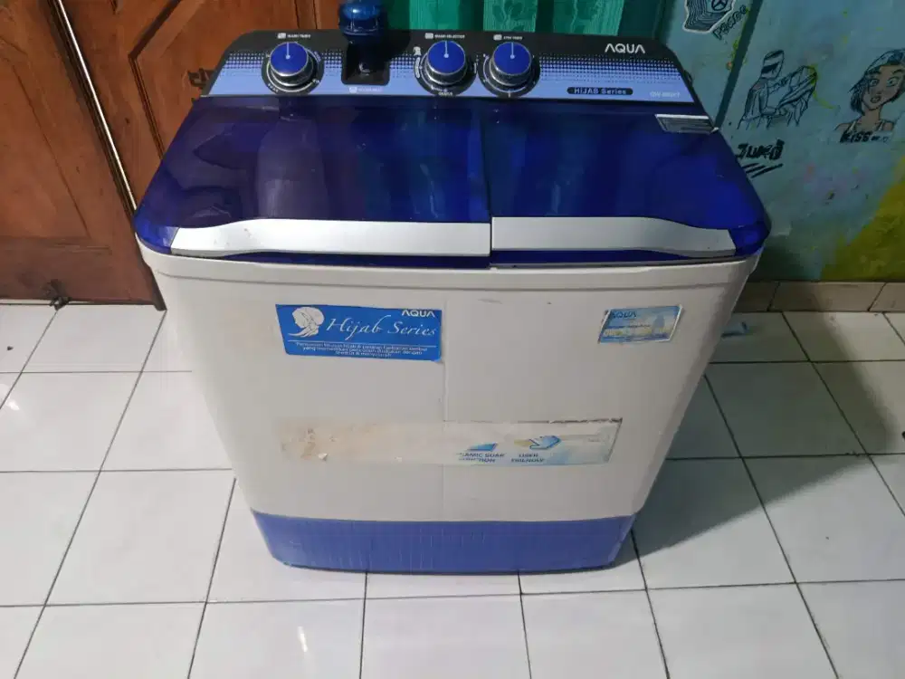 Mesin cuci merek AQUA 2 tabung