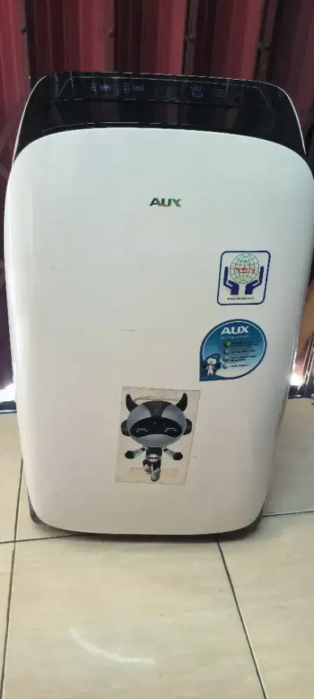 AC PORTABLE merk AUX