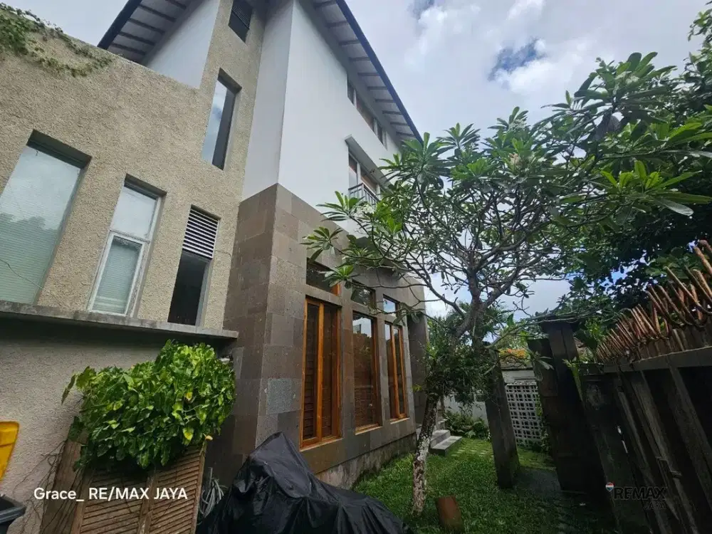 Villa Dalam Kompleks Eksklusif Dijual, di Balangan, Jimbaran Area
