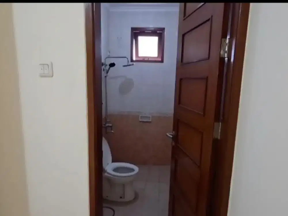 Disewakan rumah siap huni semi furnished  di cluster heliconia harapan indah 2 bekasi  Harga 75 juta nego