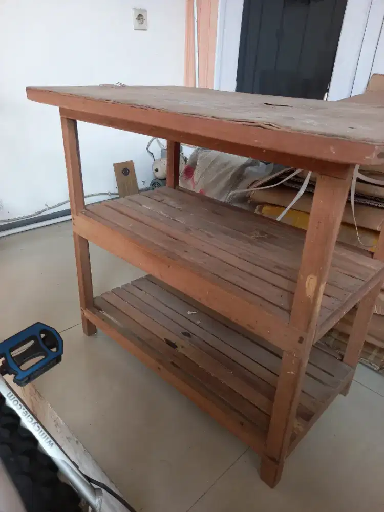 Meja kayu bekas