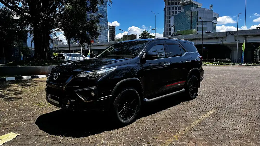 Toyota Fortuner 2.4 VRZ 4x2 AT TRD Sportivo Facelift 2019