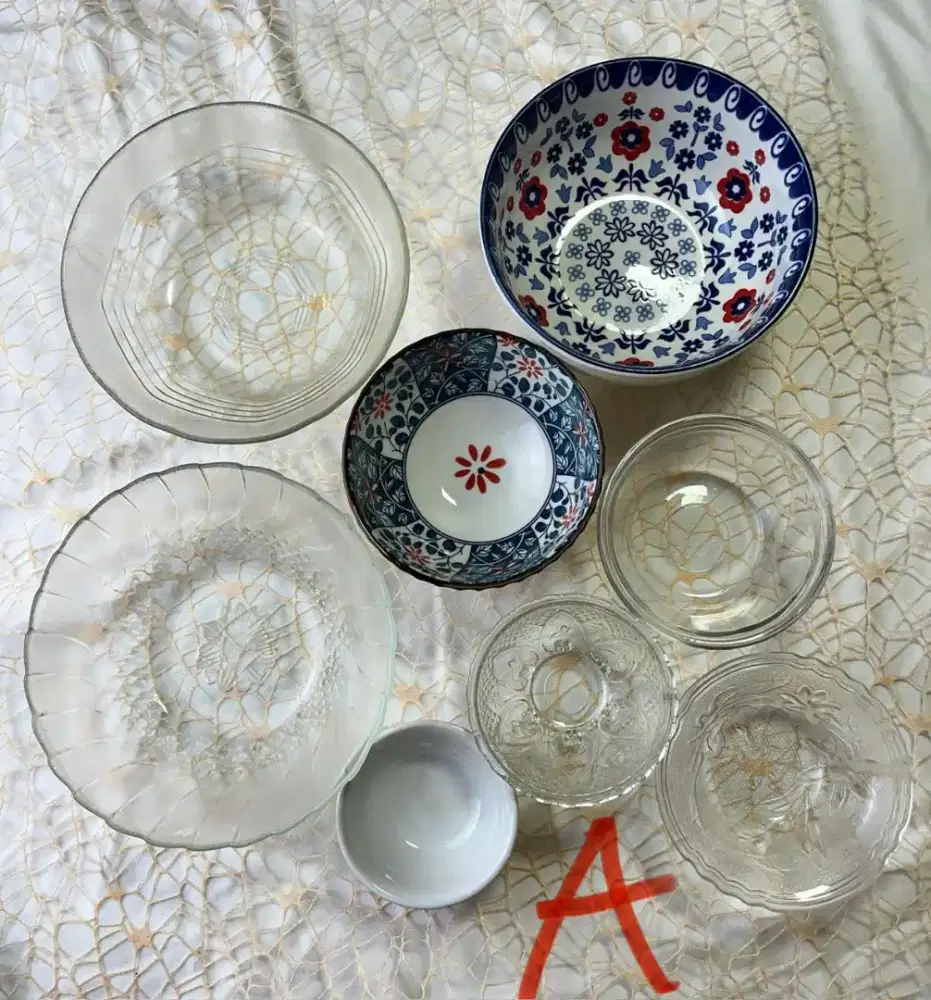 Perabotan barang pecah belah gelas piring sendok