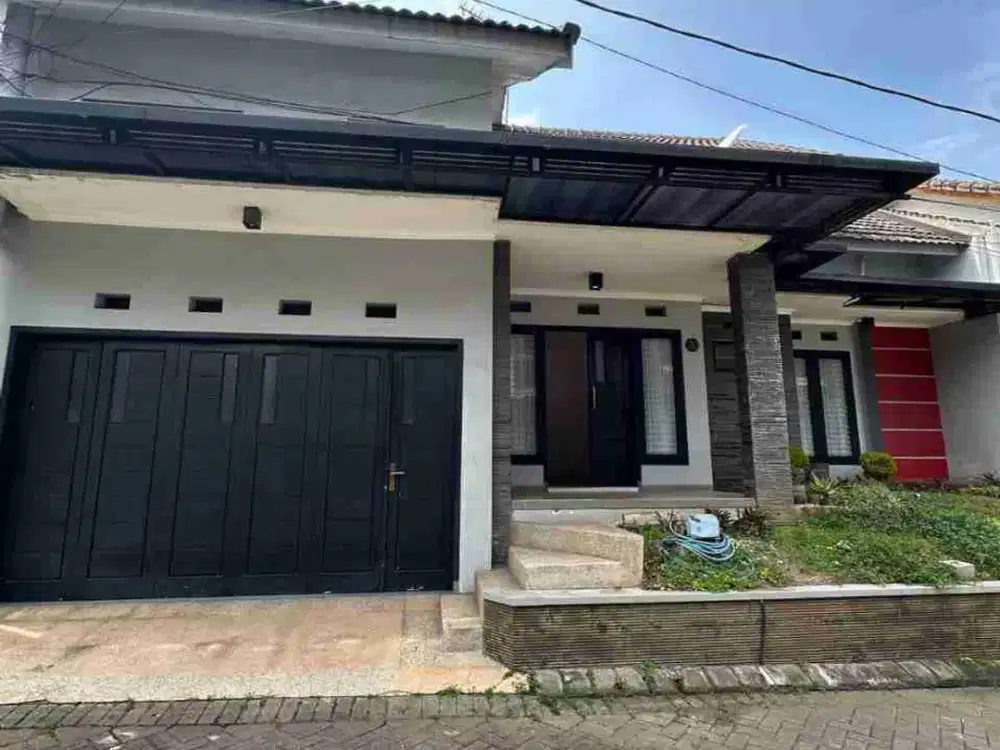 Rumah 2 Lantai Siap Huni dekat SMA 7. One Gate System Cluster