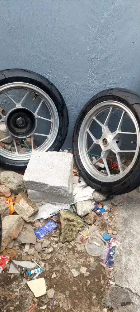 Velg vario 150 led old 2016 tanpa ban atau pakai ban