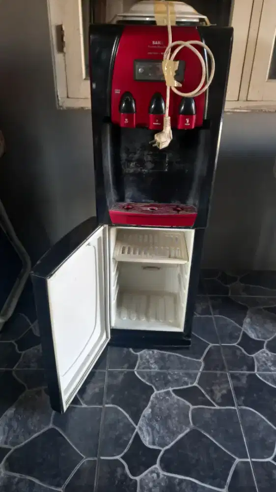 Dispenser merk Sanken, & refrigerator,Digital show panel