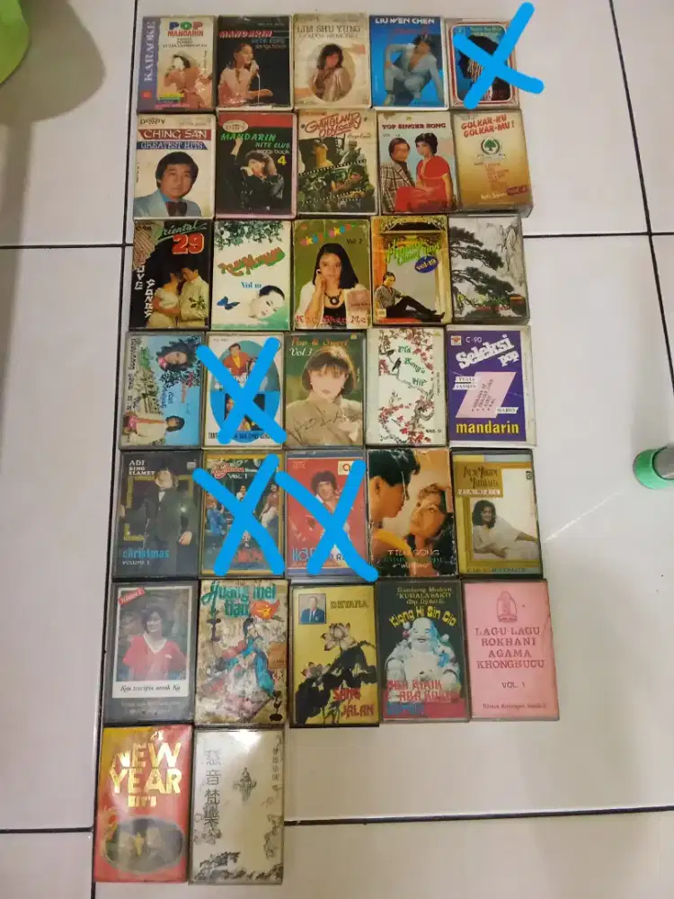 Kumpulan kaset pita lagu 90an