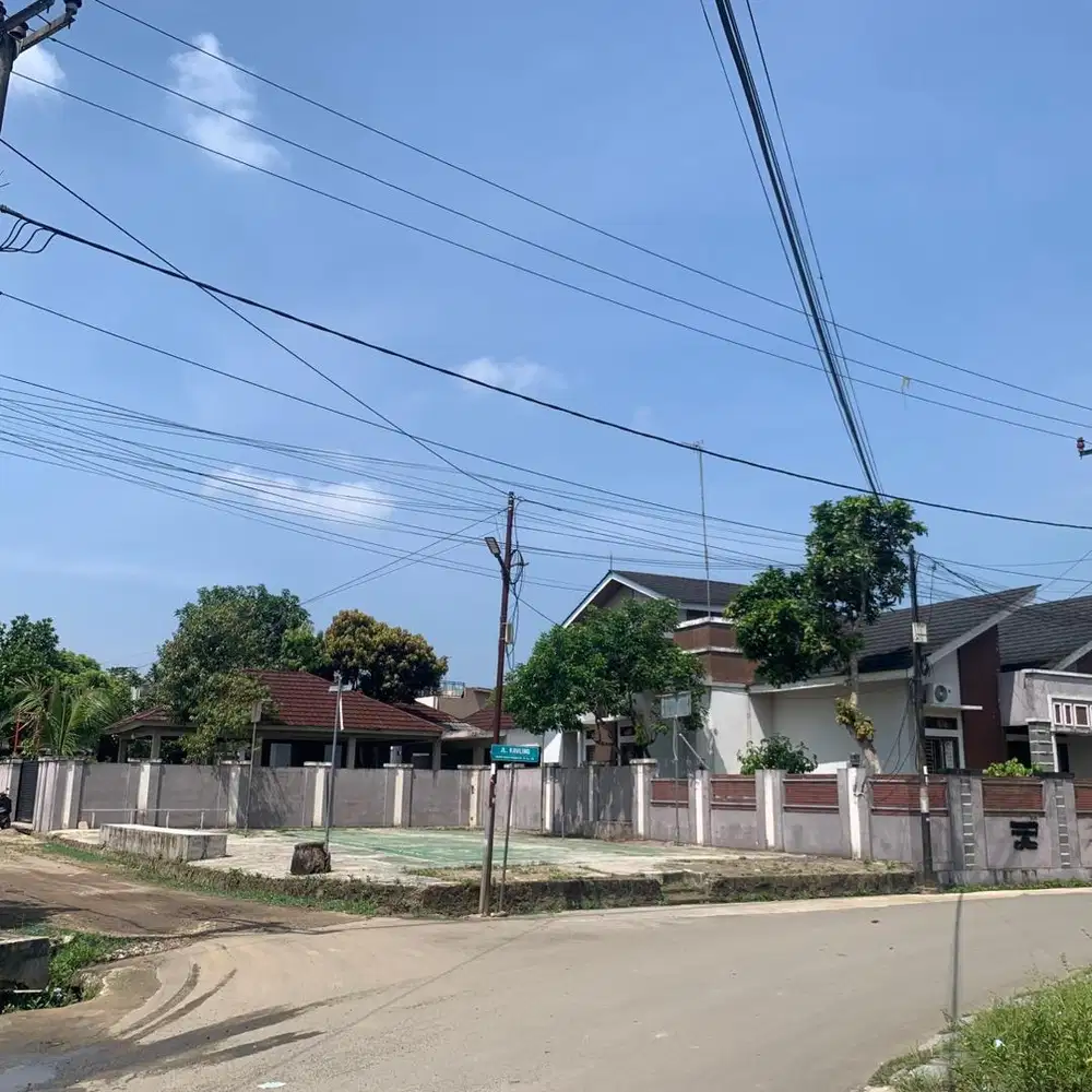 DIJUAL RUMAH 2 LANTAI SEMI FURNISHED