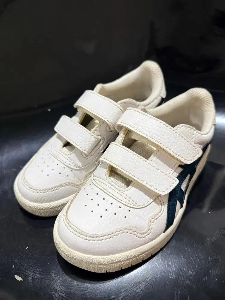 Dijual sepatu anak ASICS