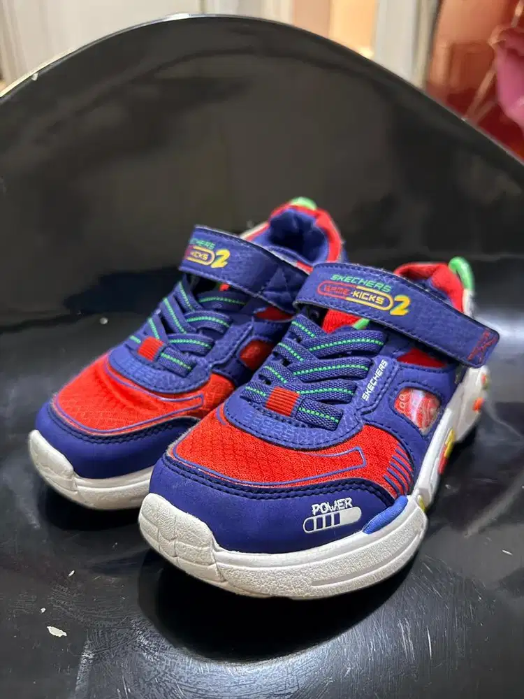 Dijual sepatu anak SKECHERS