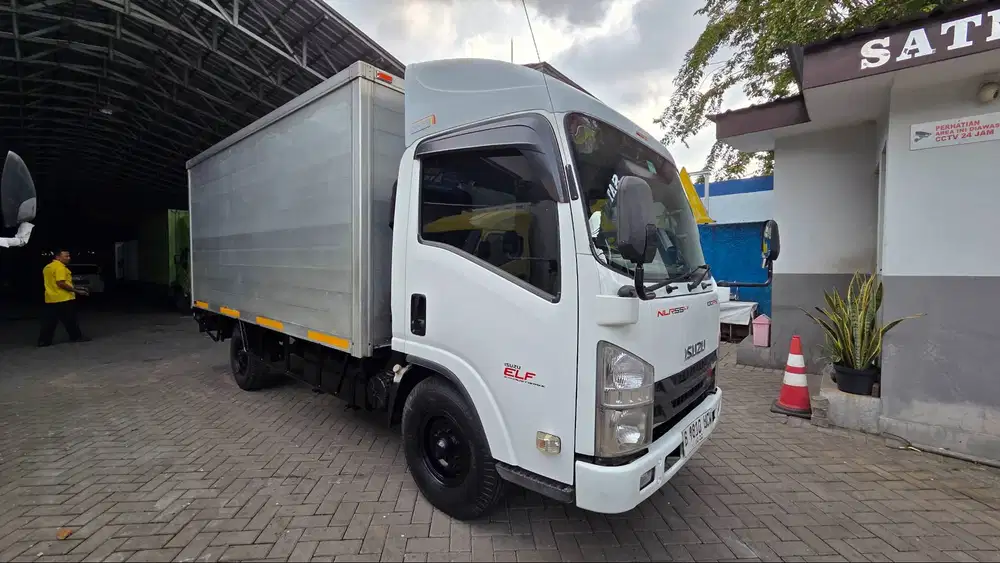 Isuzu Elf NLR 55 T LX Long E2 100PS 4R Pwr Str + Box Alumunium - 2020