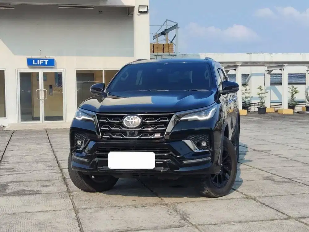 DP 65JT TOTOYA FORTUNER VRZ GR SPORT 2.8 AT MATIC AUTOMATIC 2022 HITAM