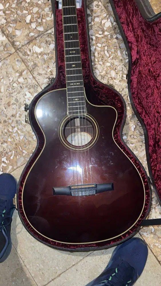 Taylor 712ce-N Grand Concert Nylon-Electric Guitar Western Sunburst