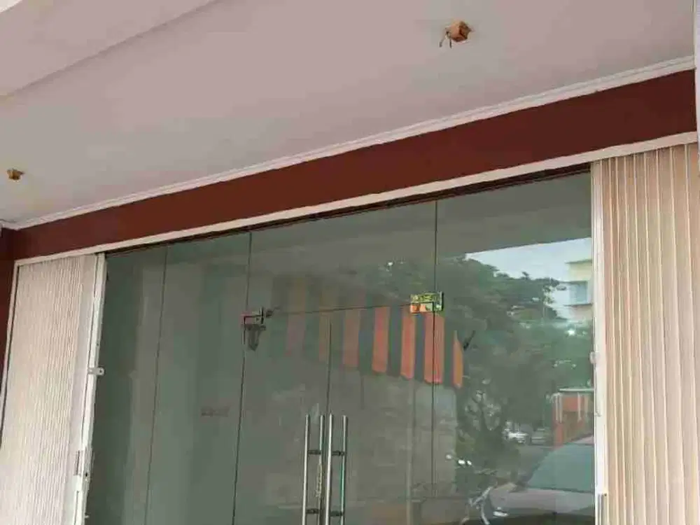 di sewakan ruko strategis di Boulevard harapan indah bekasi