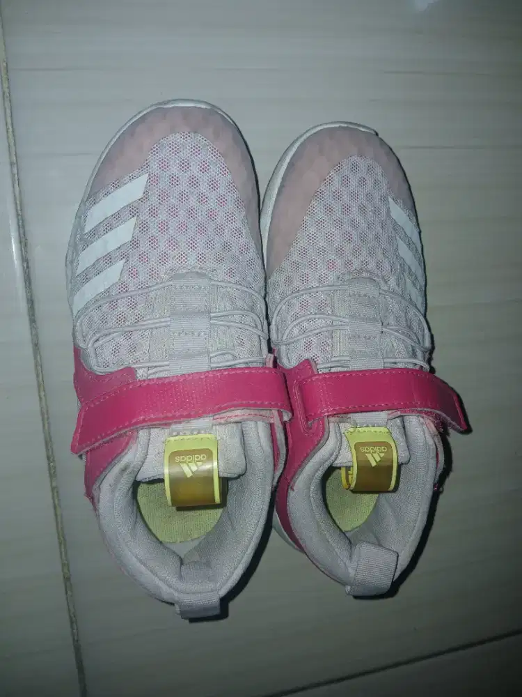 Sepatu Anak Perempuan
