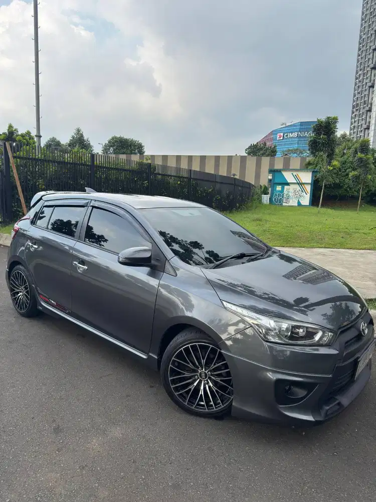 Toyota Yaris S TRD Sportivo automatic AT 2014 Bensin Pemakain Pribadi