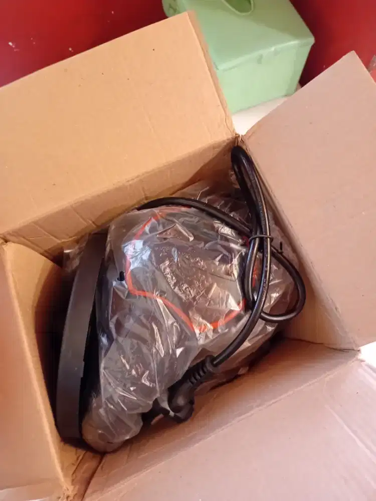 Dijual santai Kettle Listrik Philips original. Kondisi masih bagus