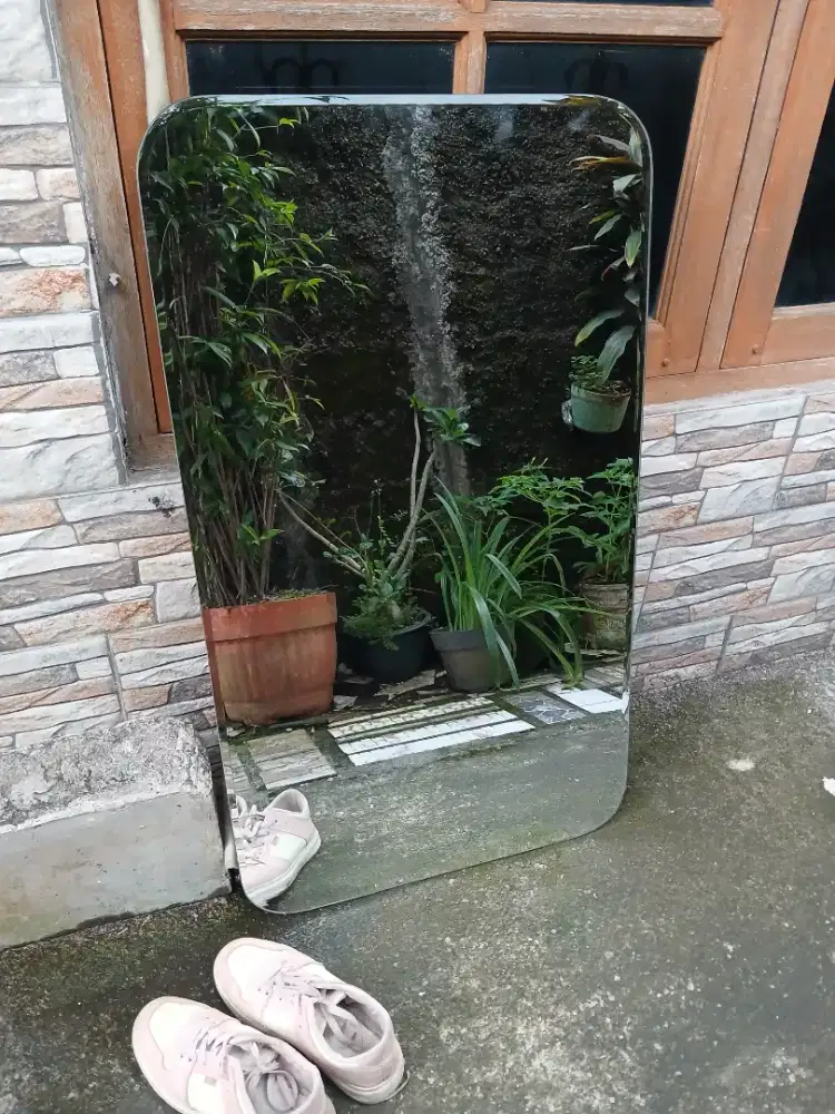 Kaca besar, bening, bekas usaha salon, kondisi sangat baik