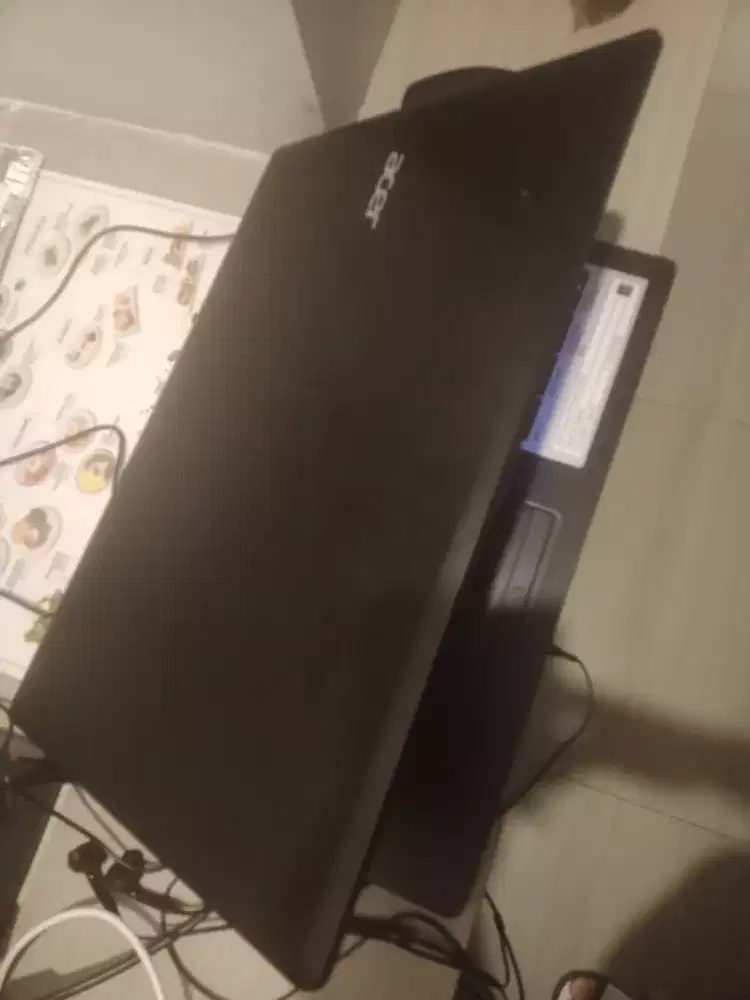 Laptop Acer Tua Jual Murah net 600rb bonus Mouse + Headset