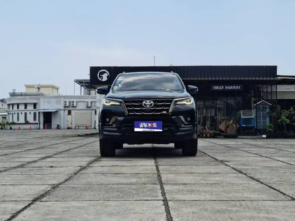 Toyota Fortuner VRZ GR Sport Matic 2.8 AT Diesel 2022 Hitam KM 57RB