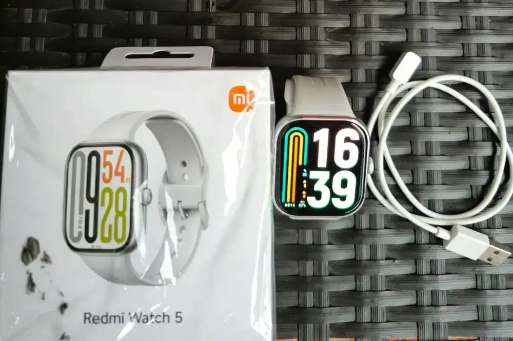 Smartwach Redmi Watch 5 Jam Olahraga Dan Harian Barang Buka Kotak