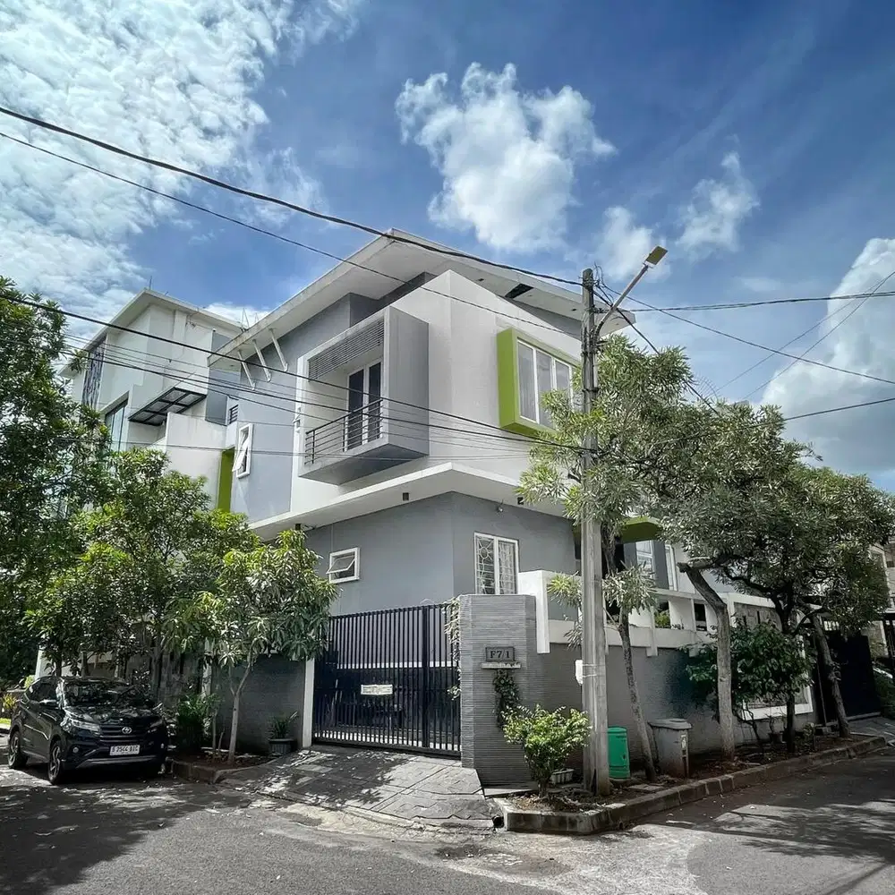 Rumah 3 lantai + Rooftop