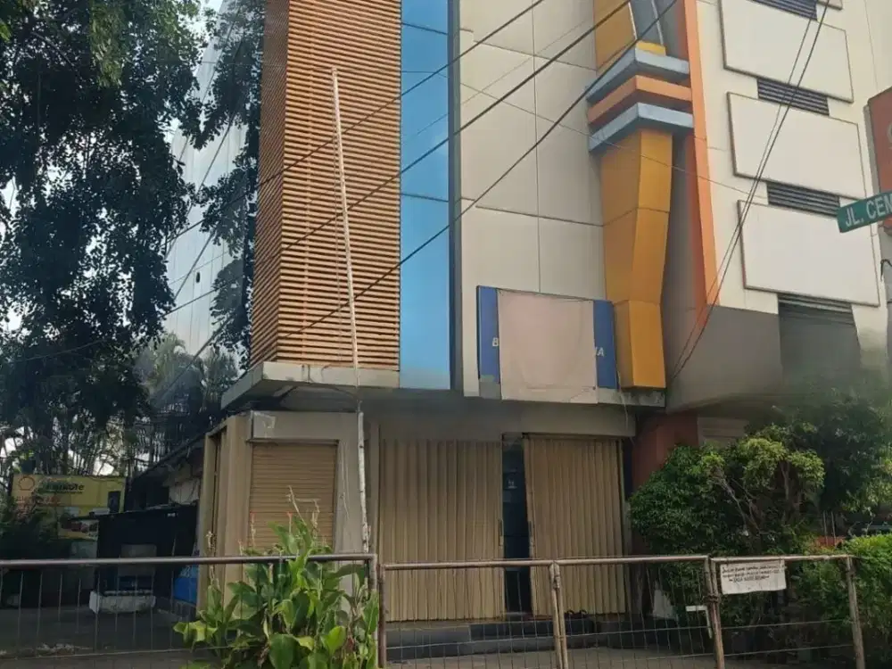 Ruko pinggir jalan cempaka putih raya area sangat ramai