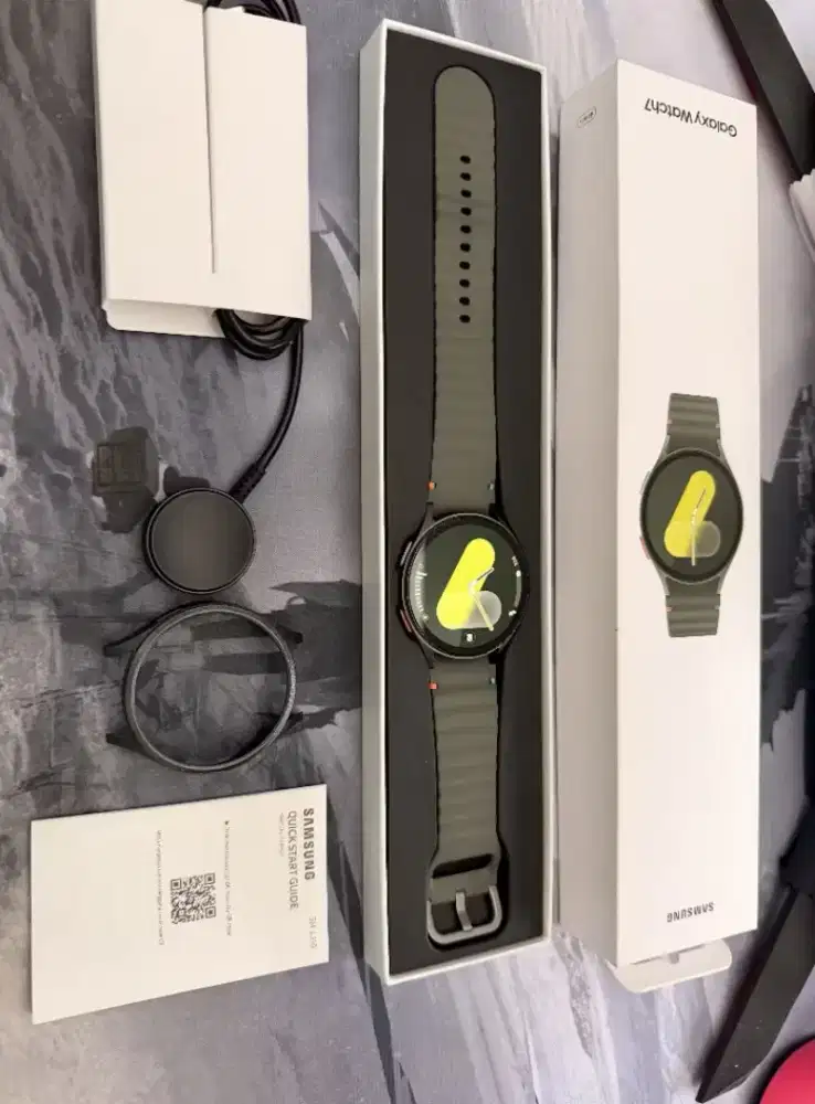 Smartwatch Samsung Galaxy Watch 7 40mm muLuus pooL pakaian apik bersih