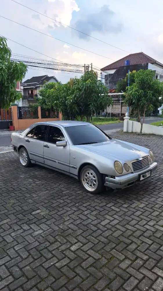 Mercedes Benz Mercy W210 E230