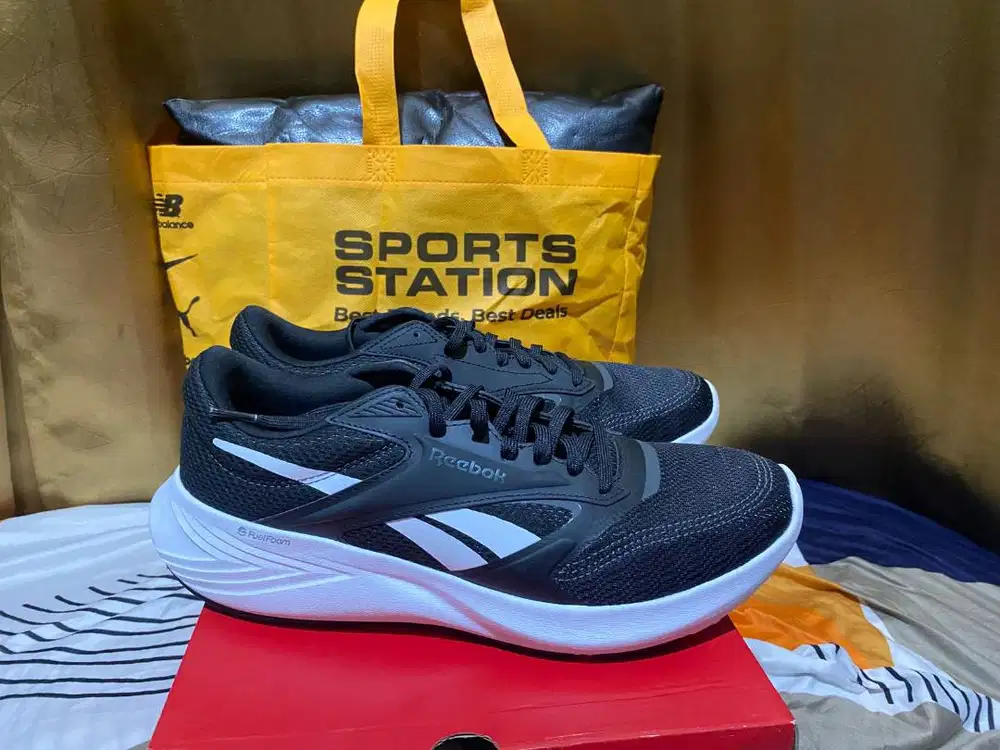 sepatu reebok running new