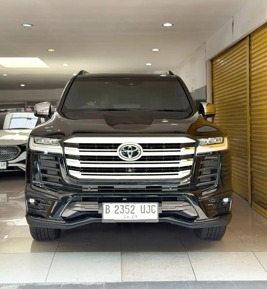 Toyota Landcruiser VXR 300 2024 June Automatic Hitam Metalik Vieta Mot